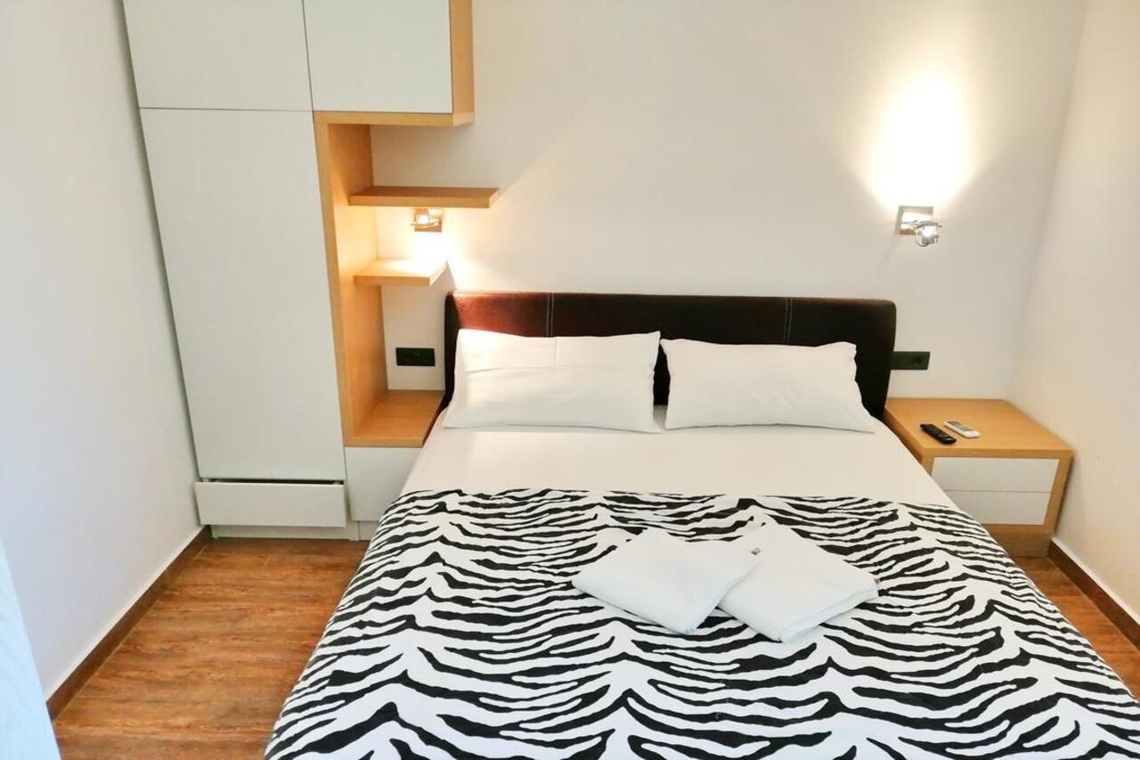 Sea Breeze Lux Apartments Budva Exteriör bild