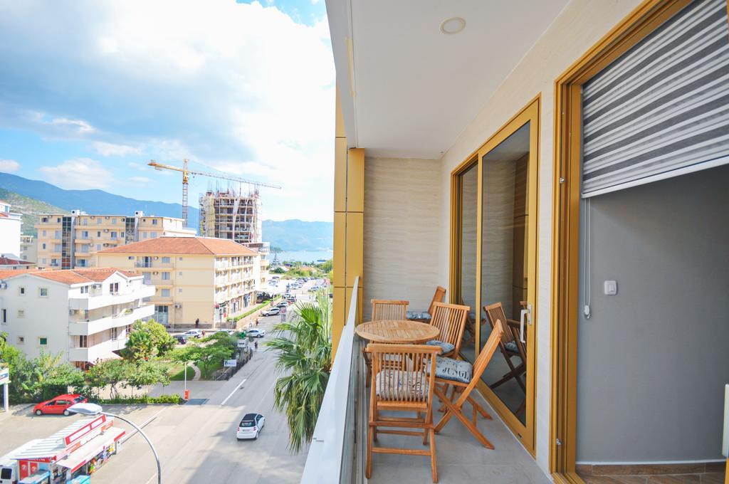 Sea Breeze Lux Apartments Budva Exteriör bild