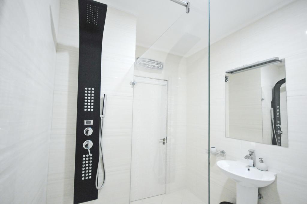 Sea Breeze Lux Apartments Budva Exteriör bild