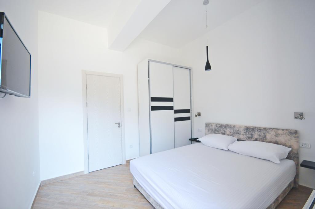 Sea Breeze Lux Apartments Budva Exteriör bild