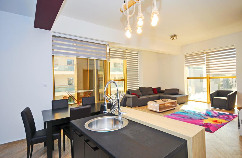 Sea Breeze Lux Apartments Budva Exteriör bild