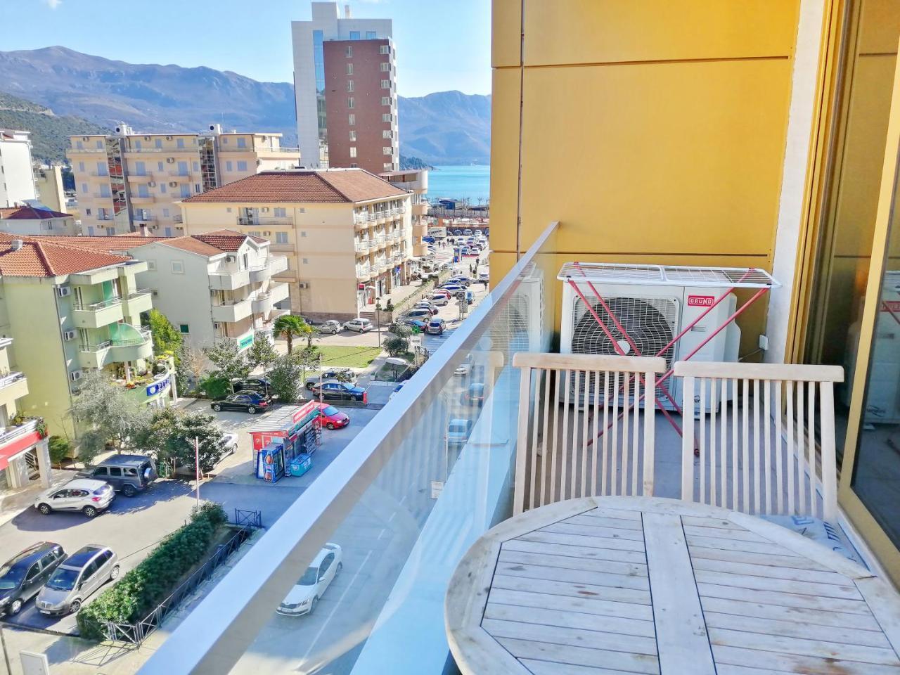 Sea Breeze Lux Apartments Budva Exteriör bild