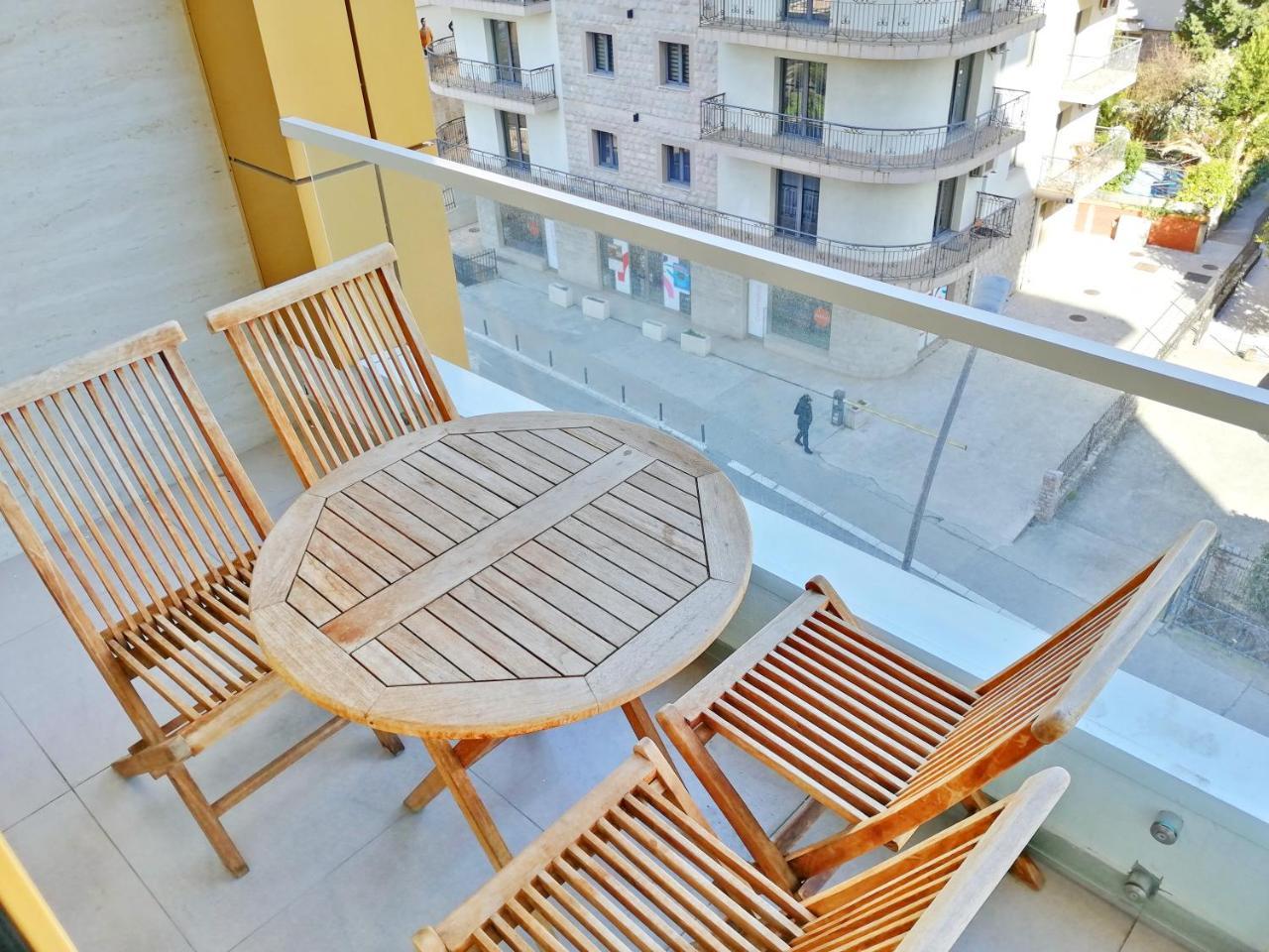Sea Breeze Lux Apartments Budva Exteriör bild
