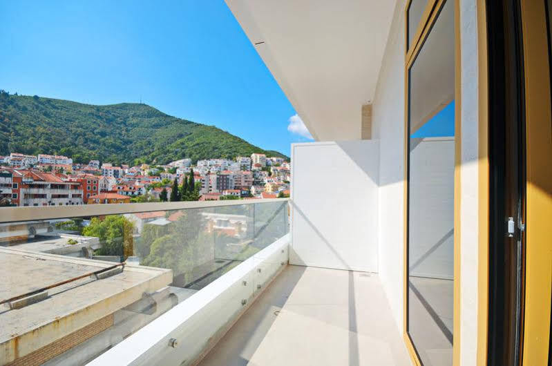 Sea Breeze Lux Apartments Budva Exteriör bild